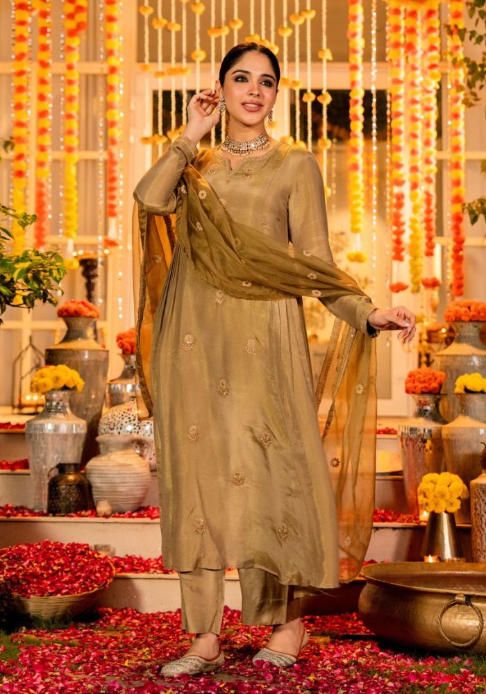 Golden Grace Embroidered Shimmer Chanderi Silk Kurta Set with Organza Dupatta