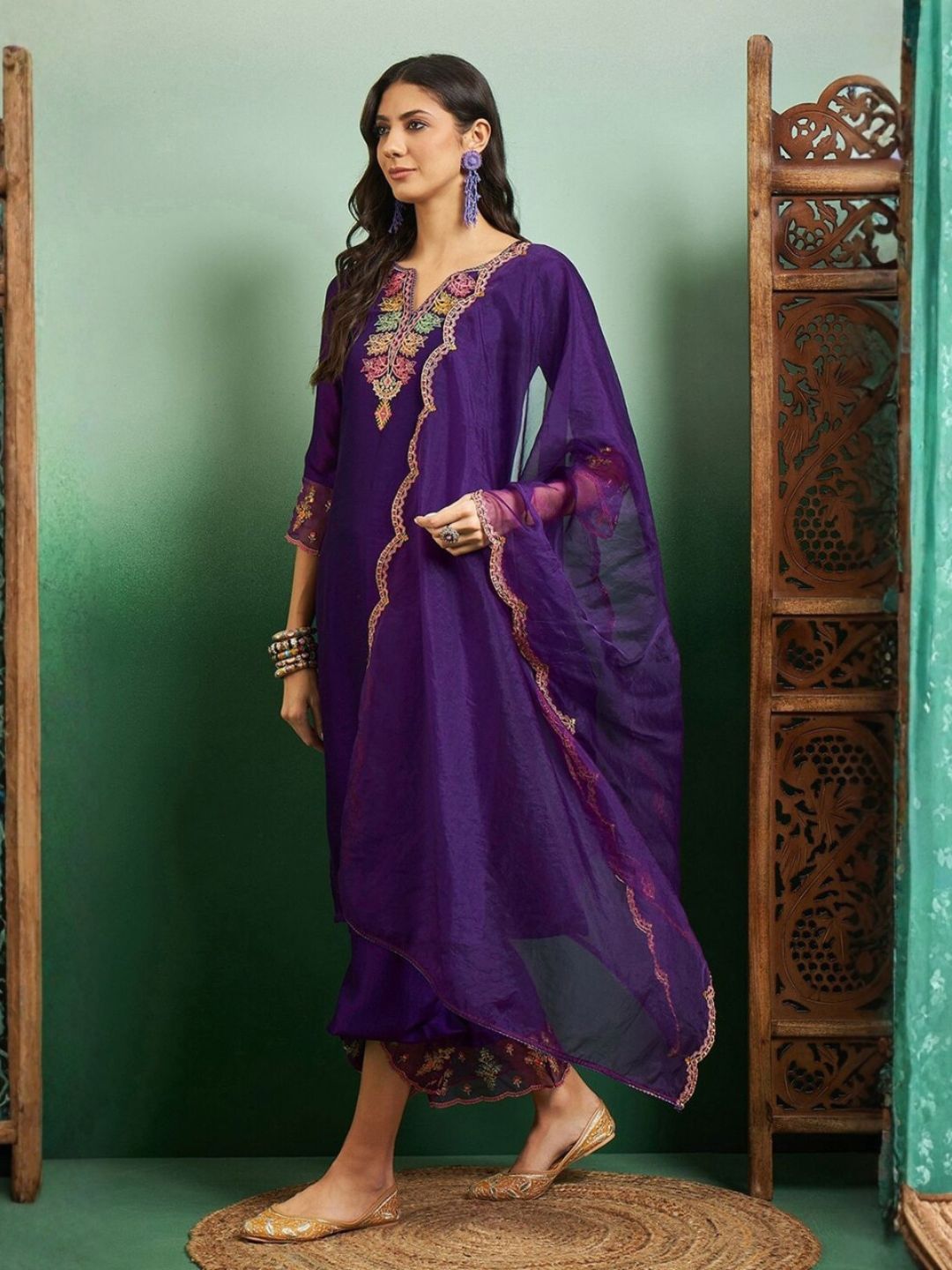 Women Purple Chanderi Embroidered Kurta Pant Set with Organza Dupatta