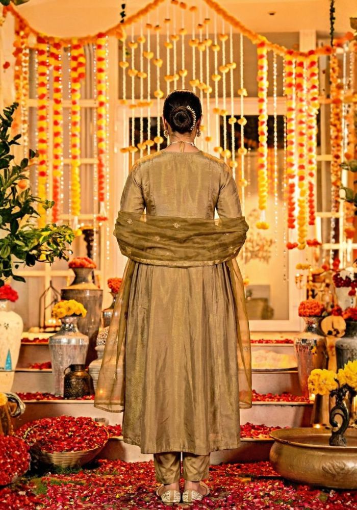 Golden Grace Embroidered Shimmer Chanderi Silk Kurta Set with Organza Dupatta