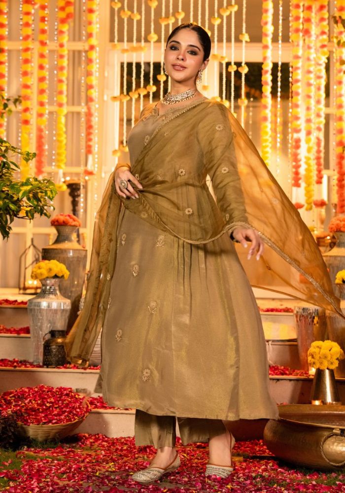 Golden Grace Embroidered Shimmer Chanderi Silk Kurta Set with Organza Dupatta
