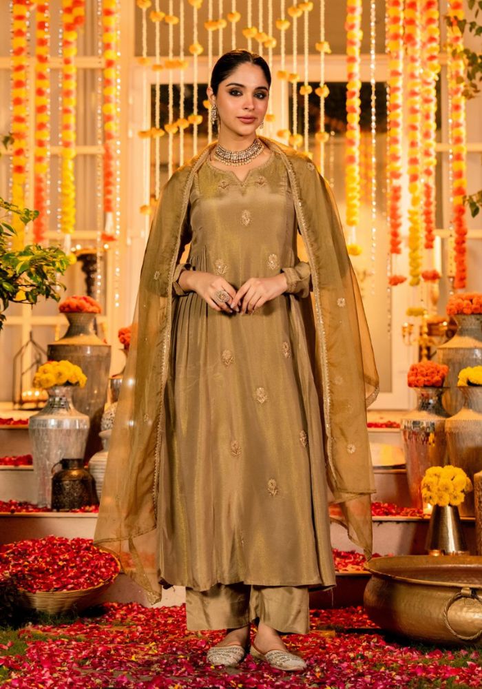 Golden Grace Embroidered Shimmer Chanderi Silk Kurta Set with Organza Dupatta