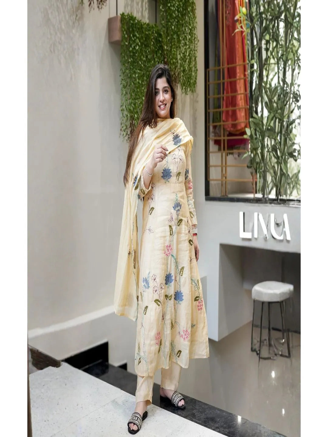 cream floral embroidered chanderi kurta set