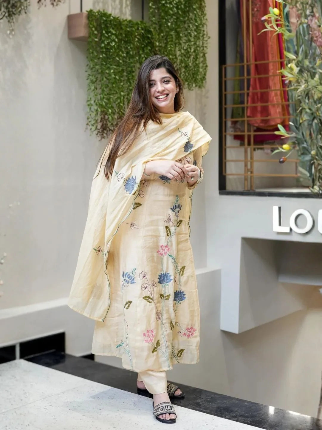 cream floral embroidered viscose chanderi kurta set