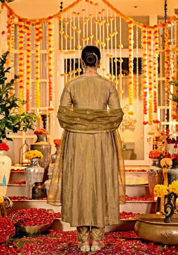 kesudi gold silk kurta set